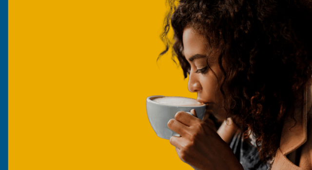 Quer dentes brancos mesmo amando café? Descubra como nesse Dia Nacional do Café